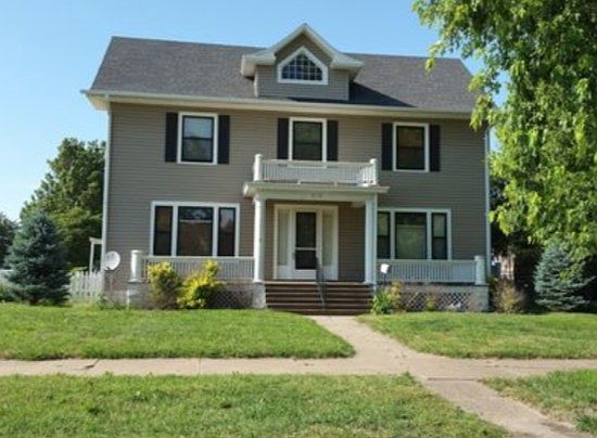 1st image of 218 W Broadway St