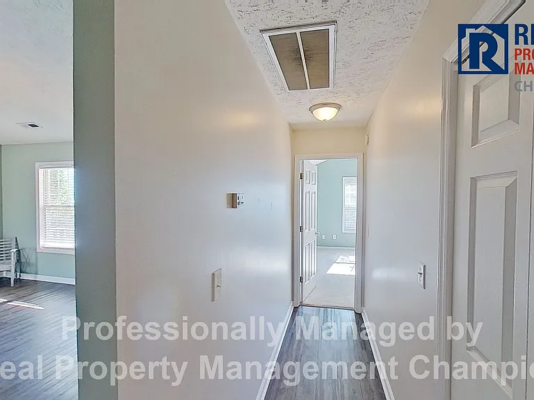 802 Plainfield Ct — Photo 13