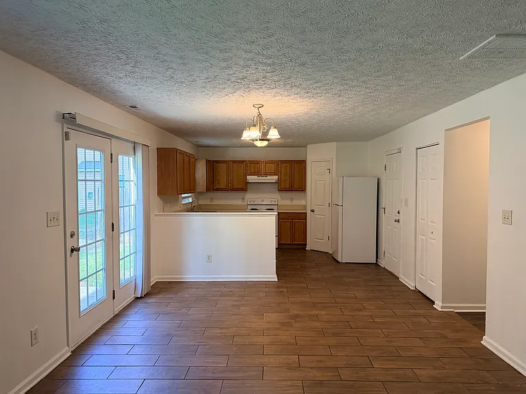 3203 Forrestal Dr — Photo 2