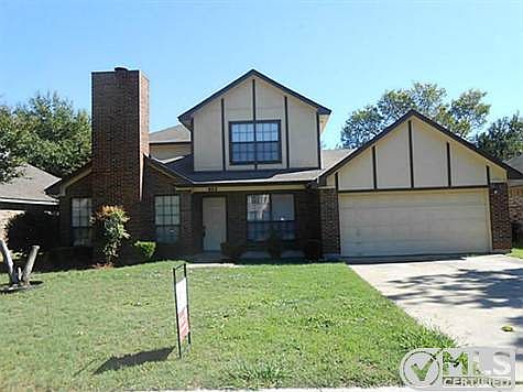 1st image of 827 Collins Blvd
