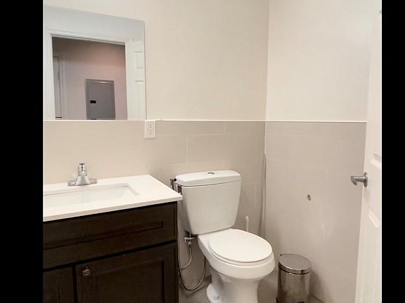 5th image of 450 Union St