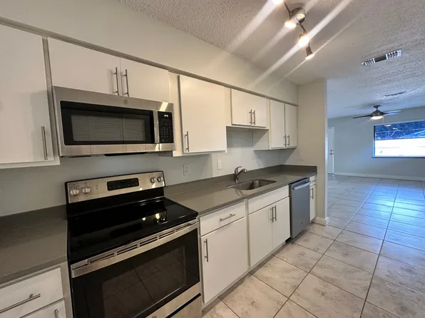 Lakeside Cove Apartments, 5502 8th Street Ct W #5502, Bradenton, FL 34207