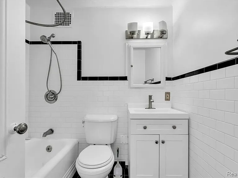 2900 E Jefferson Ave #D601 — Photo 13