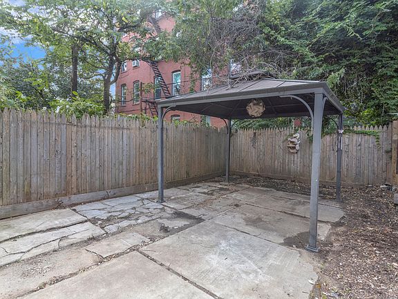 2nd image of 14 Roosevelt Pl #1A