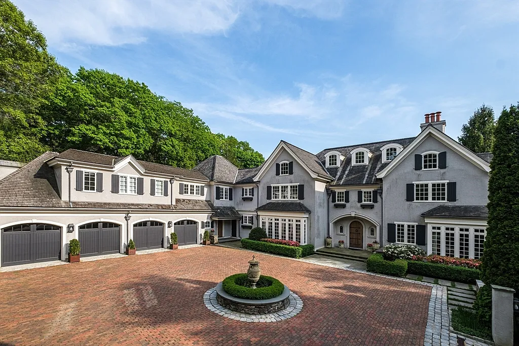 6 bed, 10.0 bath, 10116 sqft, $60,000 — Photo 2