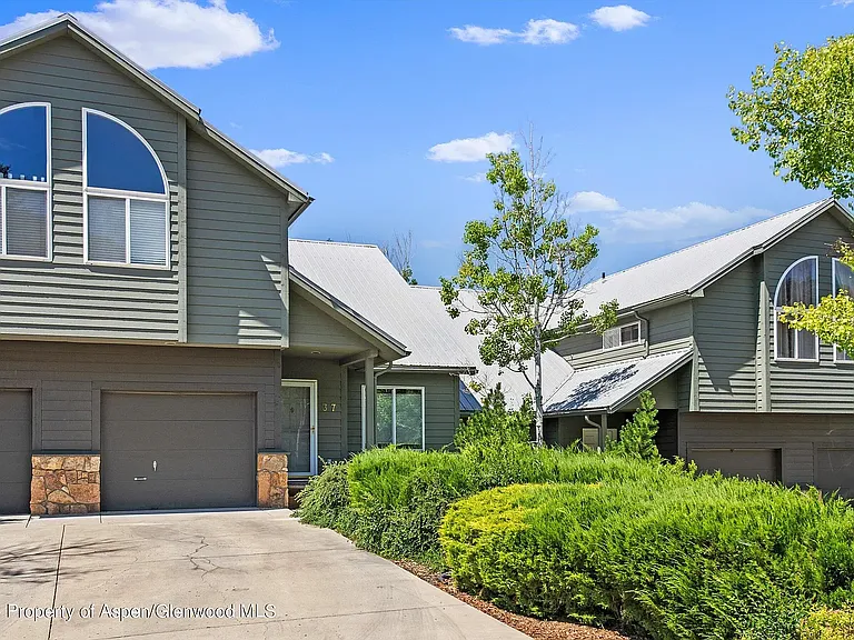 37 Sagewood Ct — Photo 1