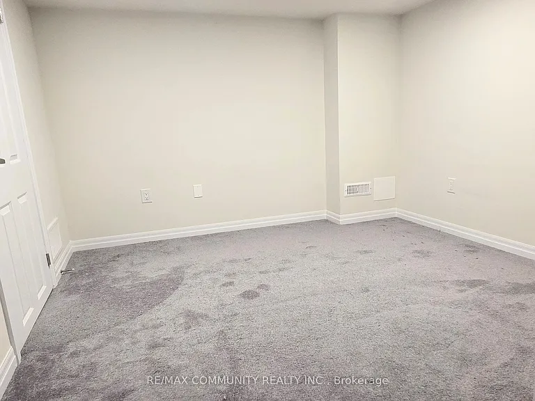 50 Northrop Ave #BASEMENT — Photo 11
