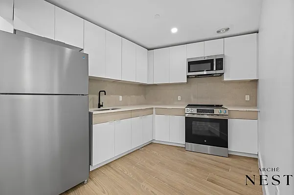 Rented by Arche Nest LLC | media 23