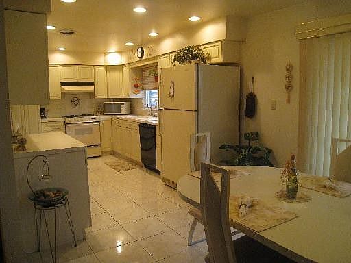 4th image of 901 Helen Dr