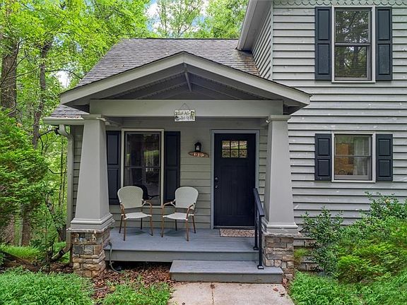 3rd image of 1083 Mountain Oak Rd