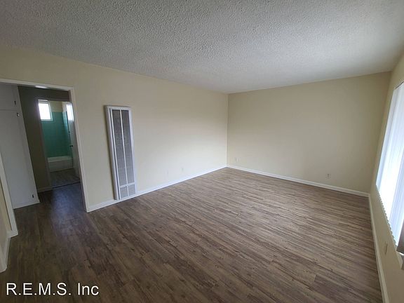 3rd image of 4050 W 135th St APT E