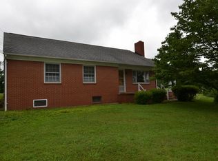 915 Fodderstack Rd, Flint Hill, VA 22627