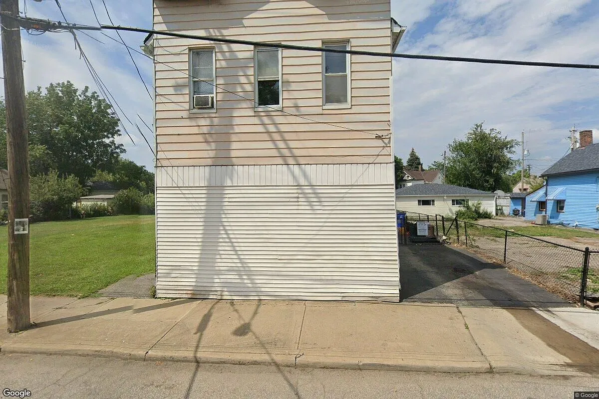 2 bed, 1.0 bath, $950 — Photo 1