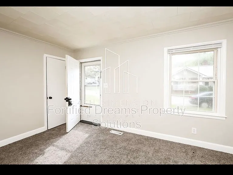 603 Ford St — Photo 3