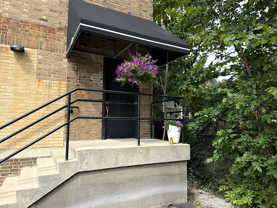 Building Photo 4