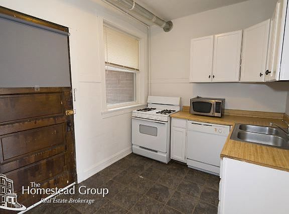3rd image of 3958 N Janssen Ave #One