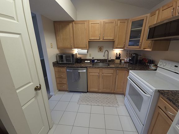 5th image of 9003 N Swan Cir