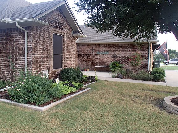 4th image of 804 N Tejas Dr