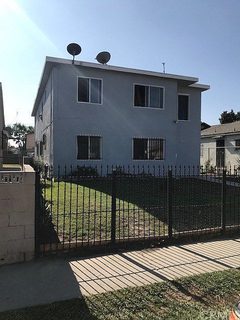 1st image of 426 E 81st St