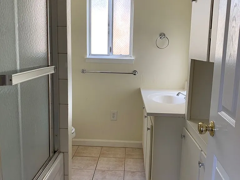 150 Center St #2 — Photo 4