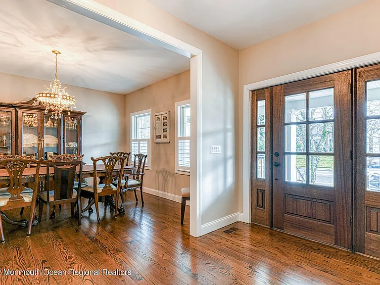 346 South Blvd — Photo 10