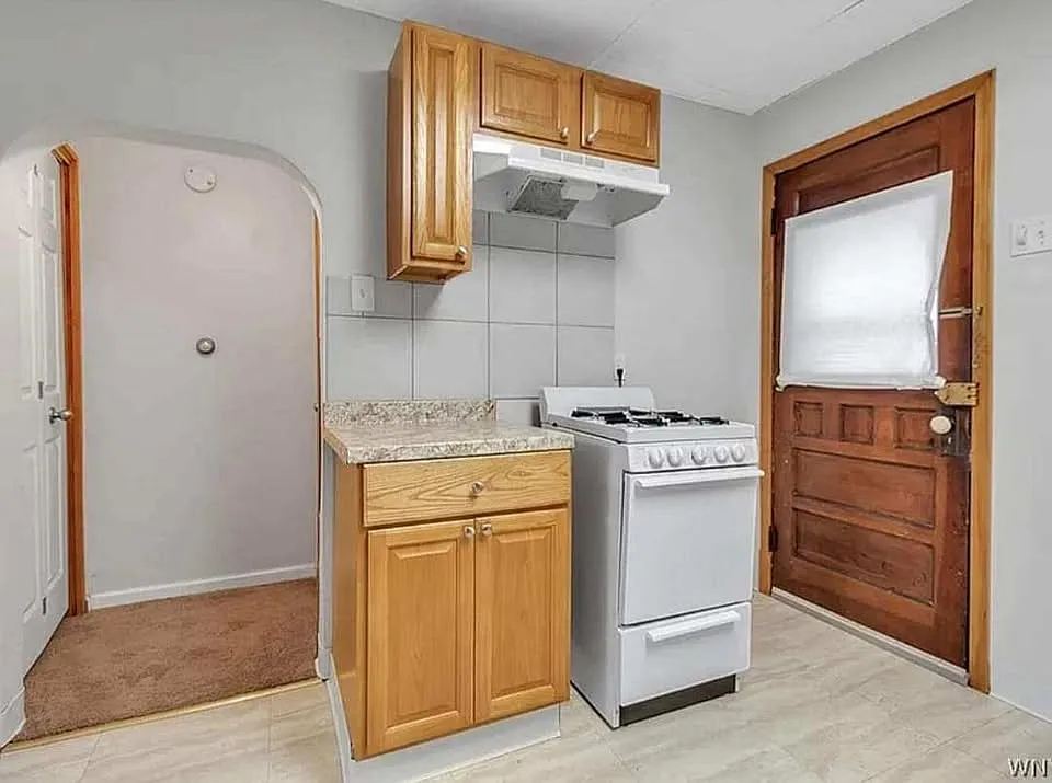 216 Rhode Island St — Photo 4