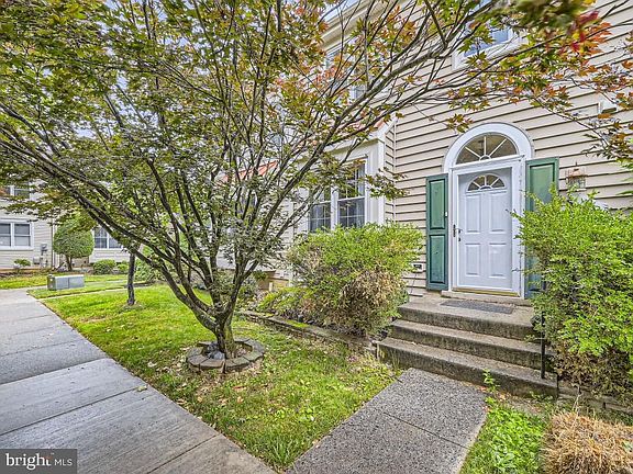 3rd image of 9 Lake Park Ct