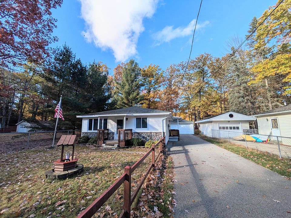 1st image of 147 Devonshire Dr