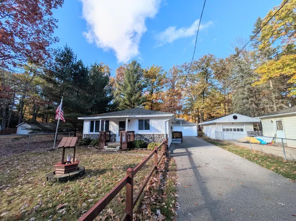 147 Devonshire Dr, Prudenville, MI 48651