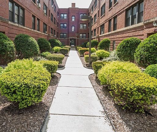 2nd image of 5736 N Winthrop Ave #48-002