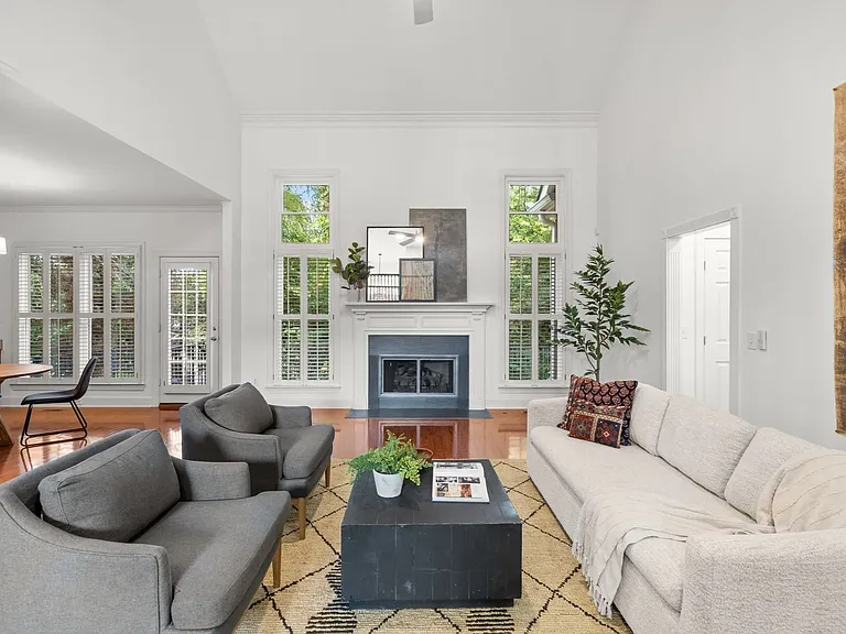 401 Beauchamp Cir — Photo 9