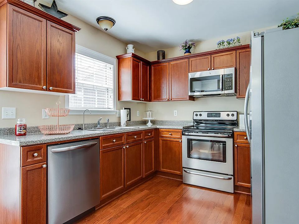 1st image of 14 Twin Oaks Dr
