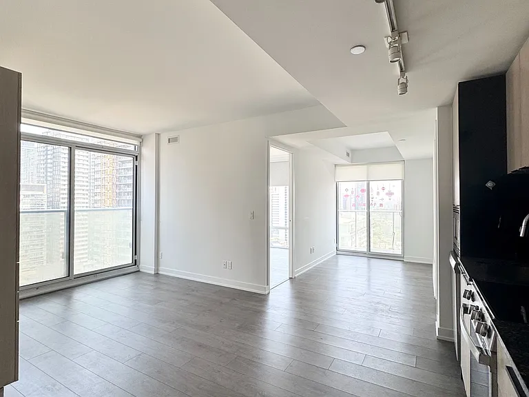 501 Yonge St #1905 — Photo 3
