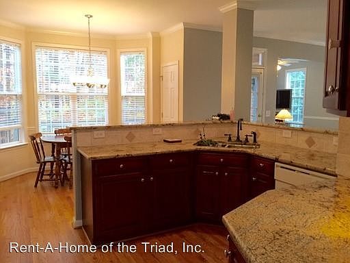 3rd image of 27 Holly Springs Ln