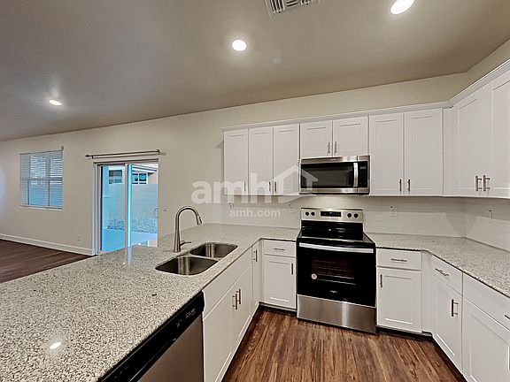 2nd image of 622 W Harbor Dr