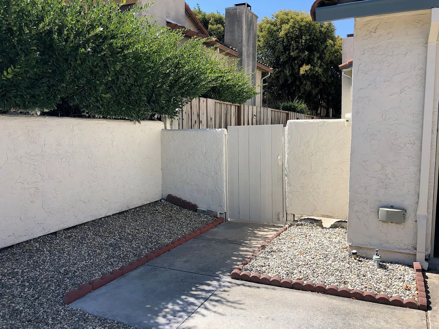 1045 Jungfrau Ct — Photo 2