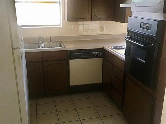 5th image of 222 Brownwood Ct