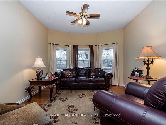 3rd image of 86 John St