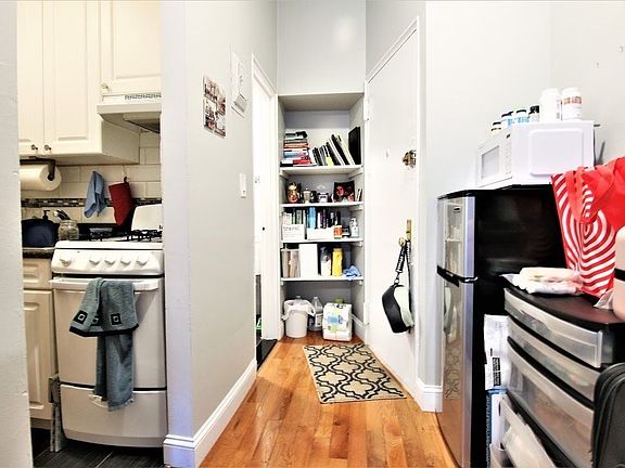 4th image of 1317 1st Ave #C3