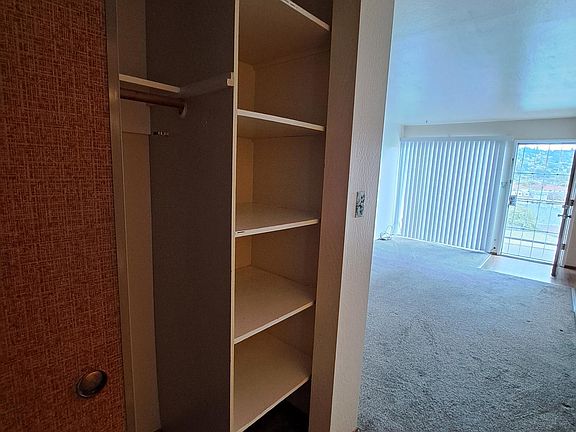 5th image of 5927 Wenk Ave APT J