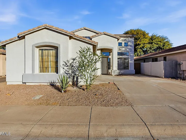 220 W Beechnut Pl — Photo 1