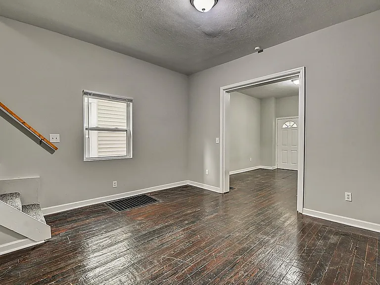 417 N State Ave — Photo 9