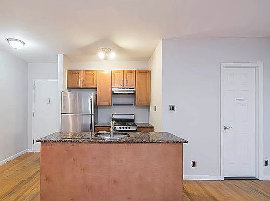2nd image of 407 Montgomery St #3R