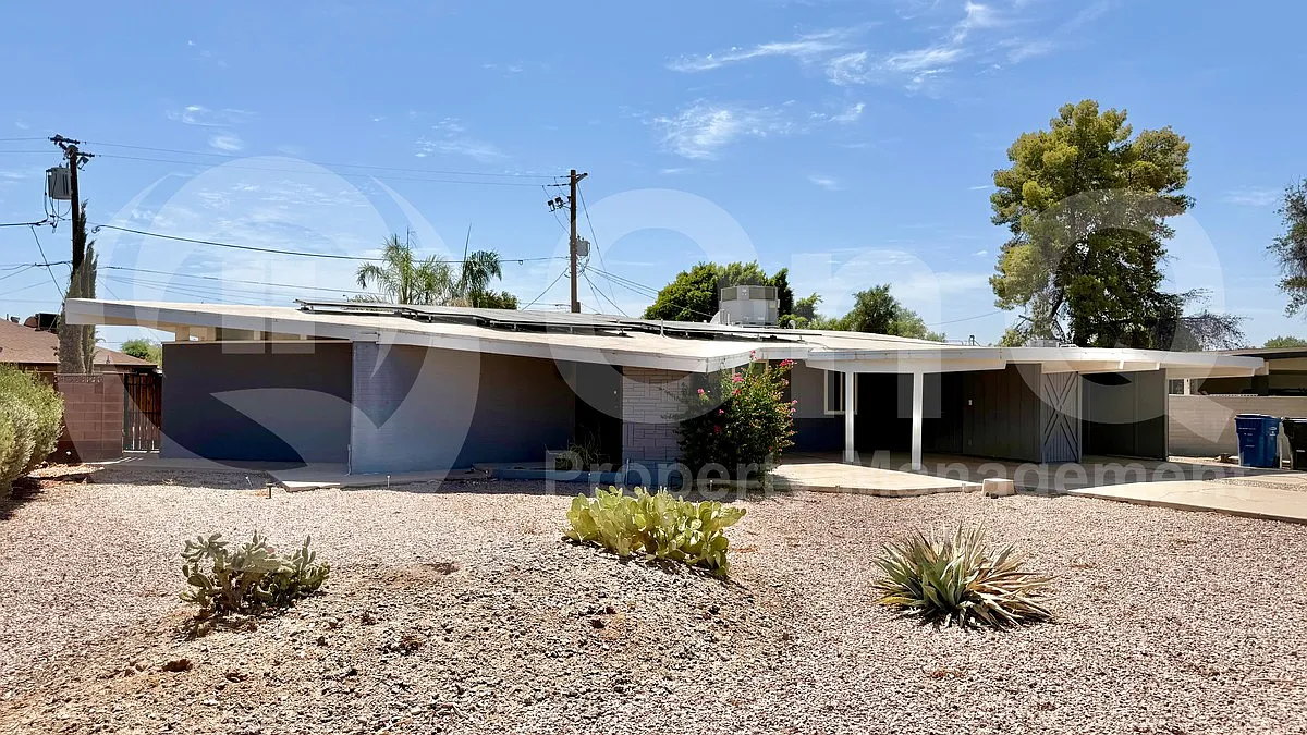 3 bed, 2.0 bath, 1640 sqft, $2,549 — Photo 2