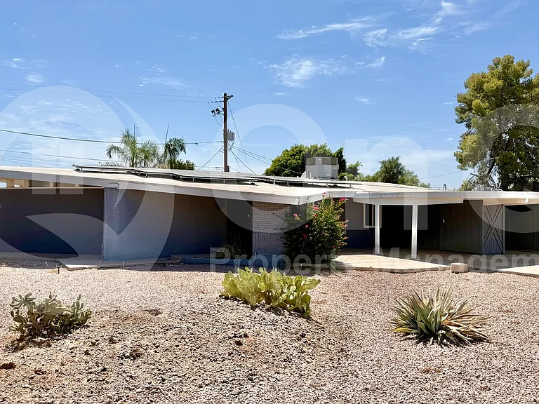 525 N Vine St — Photo 2