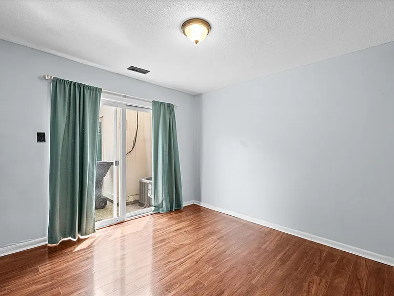 5021 Clairmont Ct — Photo 17
