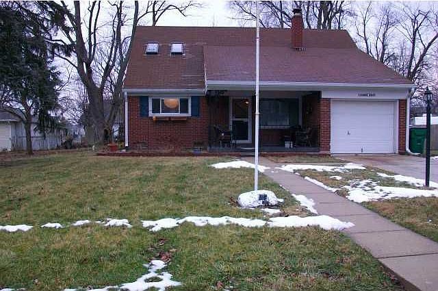 1st image of 124 E Hoover St