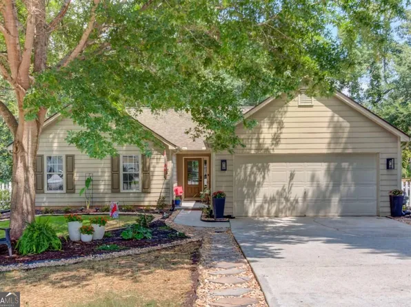 1023 Laurel Green Ln, Sugar Hill, GA 30518