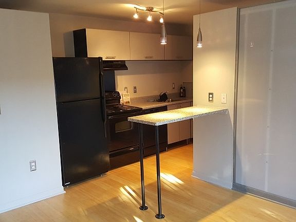 3rd image of 1909 N Main St APT B4