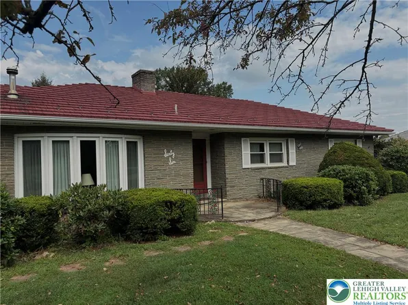 66 Maple St, Macungie, PA 18062